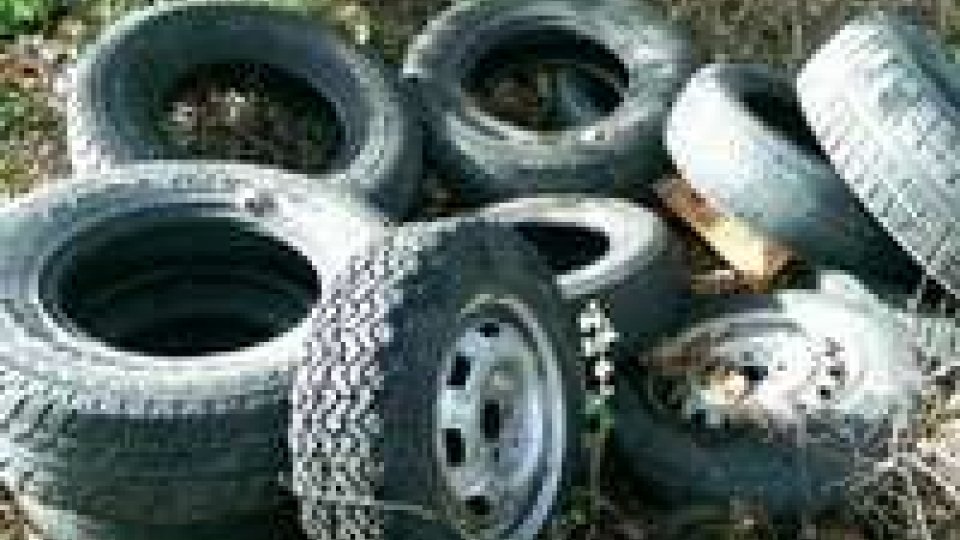 Gorgascura: pneumatici e cerchioni abbandonati dalle parti della riserva naturalistica