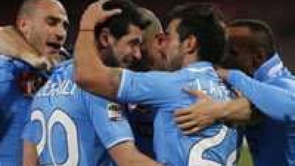 L'Inter vince a Verona. Il Napoli travolge il Cagliari