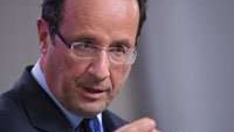 Hollande: "Necessario trovare soluzione politica in Siria"