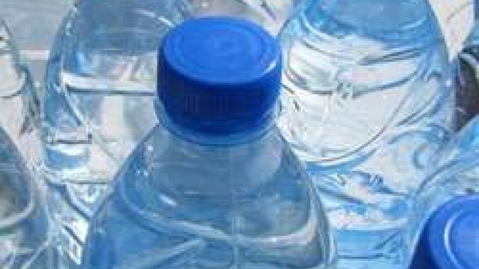 Ue recupera 66 mld di bottiglie in Pet, 58% totale