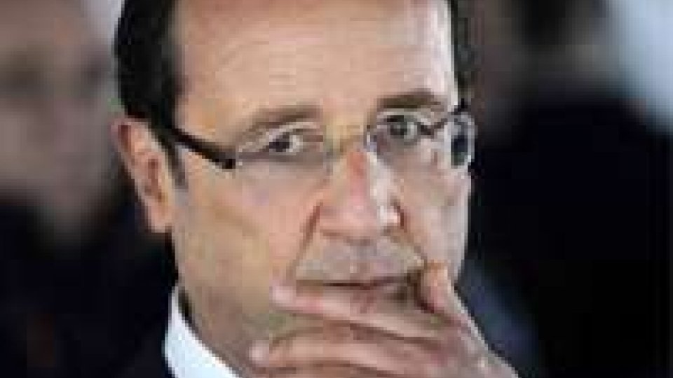 Hollande: crisi coppia gestita come un problema politico