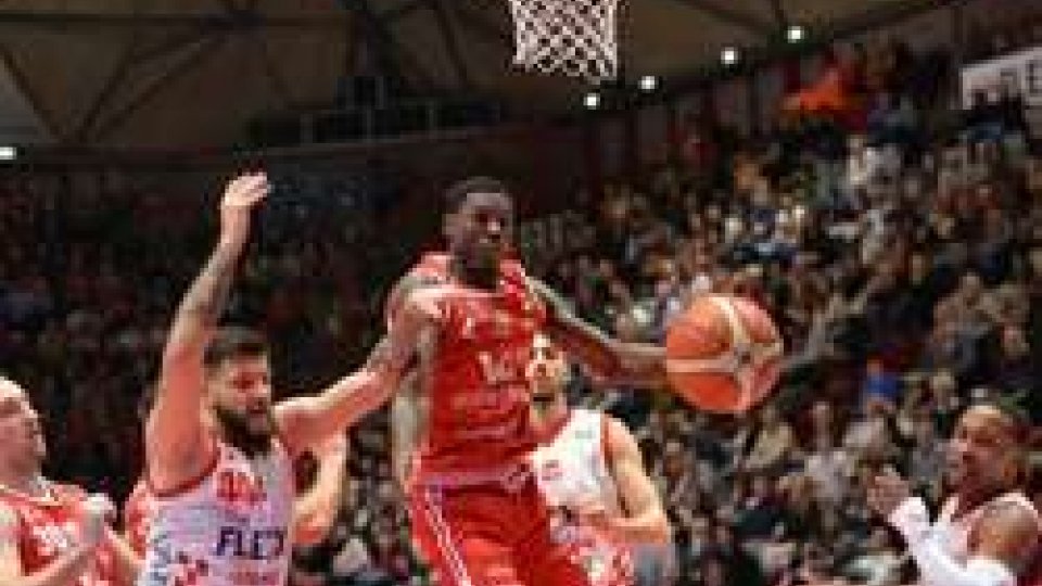 Basket Serie A: VL battuta in volata 86-83Pesaro si butta via, Pistoia rimonta vincente