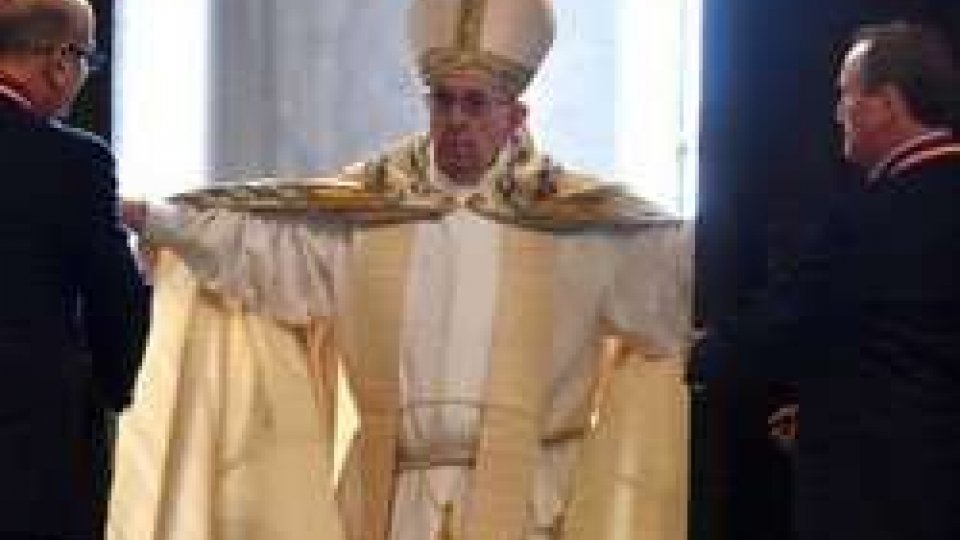 Il Papa apre la Porta Santa, al via il Giubileo della Misericordia