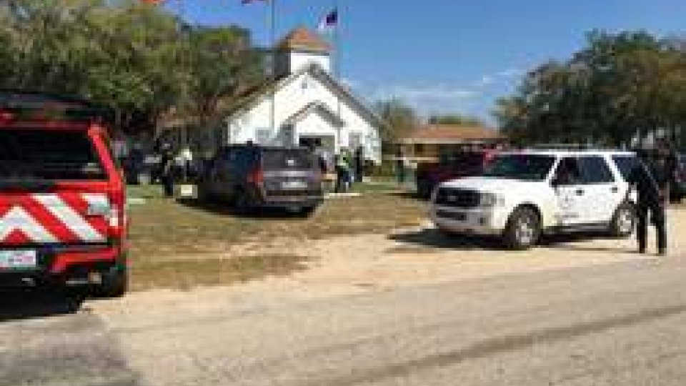 Texsas, strage in una chiesa: 26enne uccide 26 persone