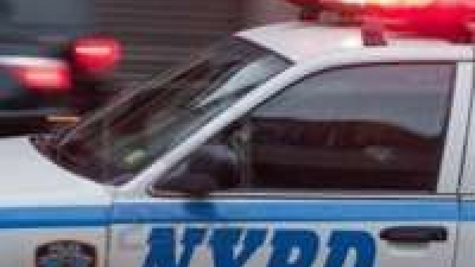 NY: uomo spara contro autobus nel Queens, muore 14enne