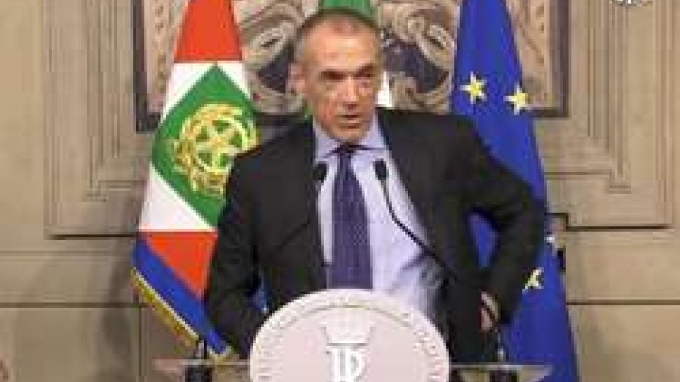 Carlo CottarelliStampa Estera su Cottarelli: "Nessuna chance di ottenere la fiducia in Parlamento"