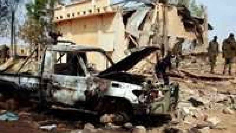 Mali, jihadisti bruciano edificio: bruciati migliaia di manoscritti