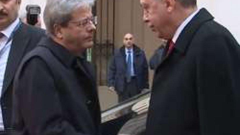 Erdogan e Gentiloni"Erdogan dai presidenti Mattarella e Gentiloni: un clima gelido"