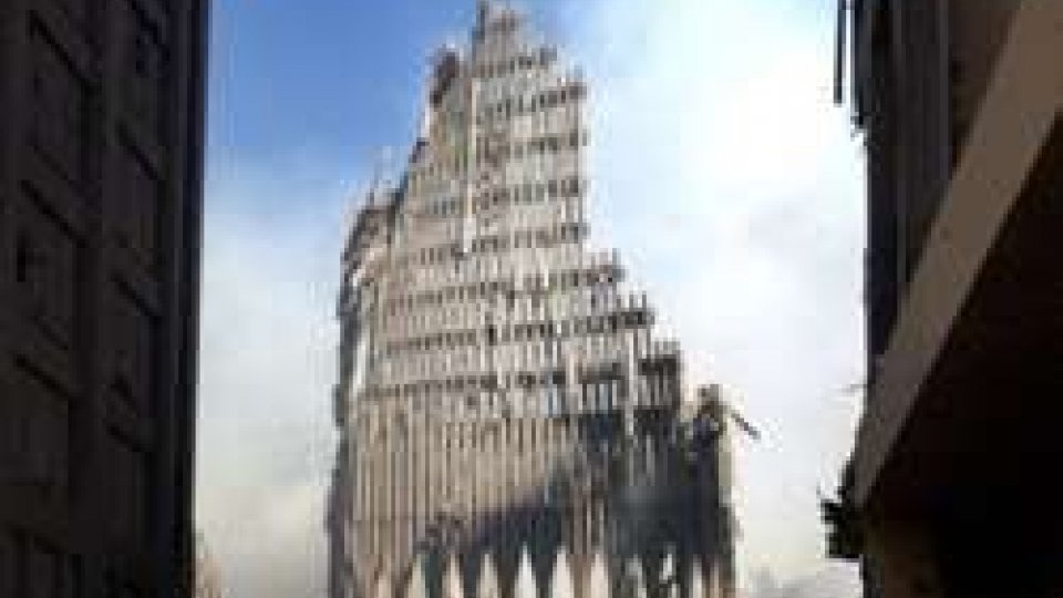 Una delle torri dopo la distruzione11 settembre 2001: il terrore in diretta nel cuore di New York