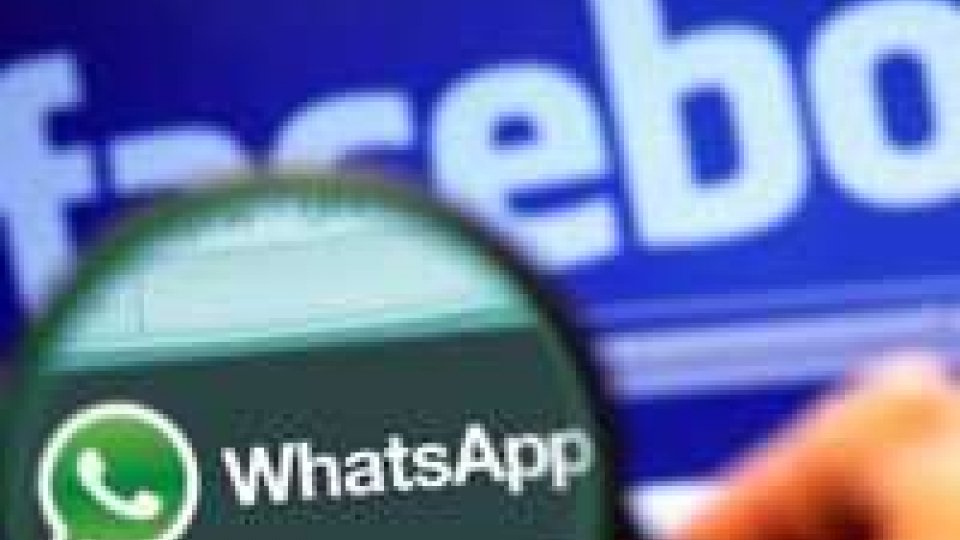 Facebook: Zuckerberg vuole WhatsApp, voci trattative
