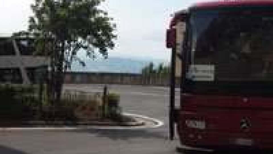 San Marino: Pullman si blocca nel mezzo della curva, disagi in centro