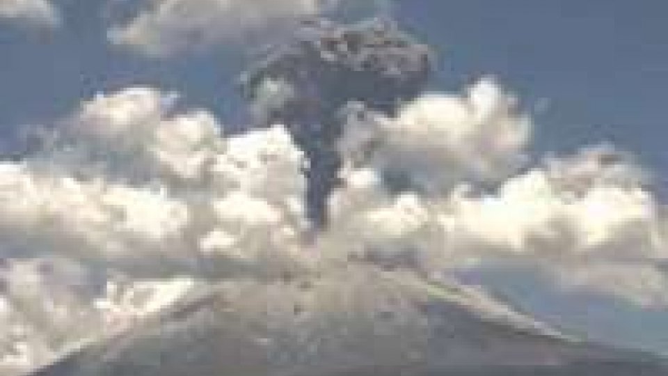 Messico: eruzione vulcano stoppa compagnie aeree