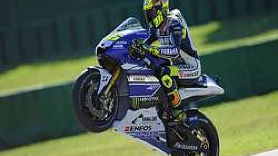 MotoGP, Rossi ko in allenamento: rotti tibia e perone, niente Misano