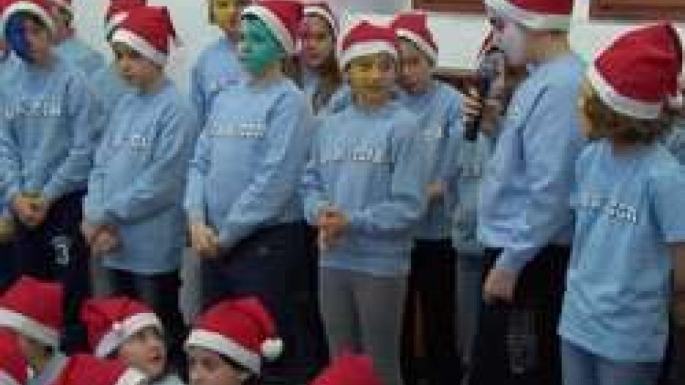 le visite pre-natalizie dei Capitani ReggentiTerminate le visite pre-natalizie dei Capitani Reggenti Lorella Stefanelli e Nicola Renzi nelle scuole