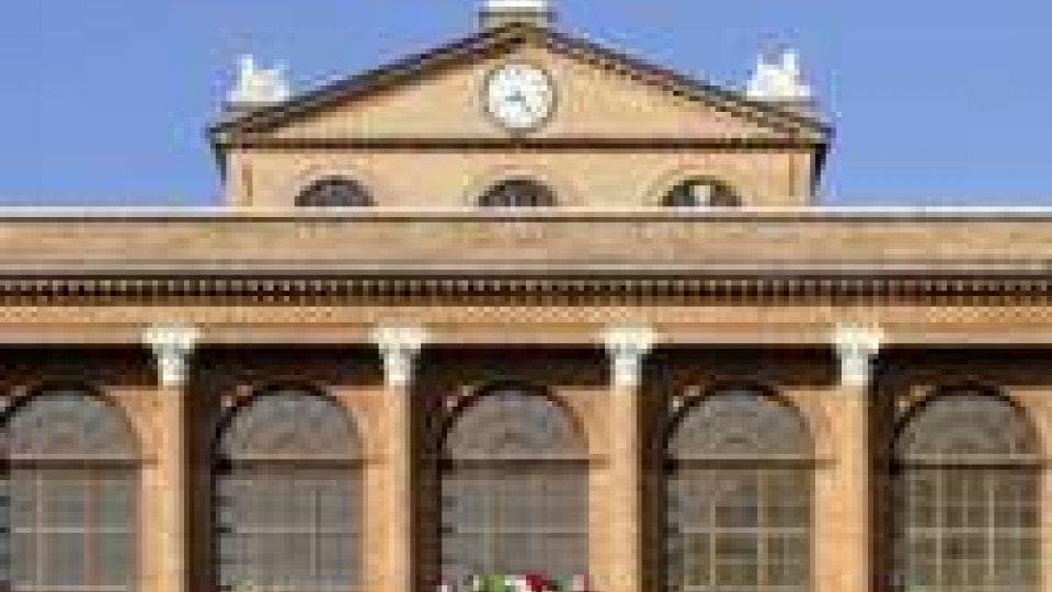 Teatro Galli di Rimini: associazioni culturali all'attacco