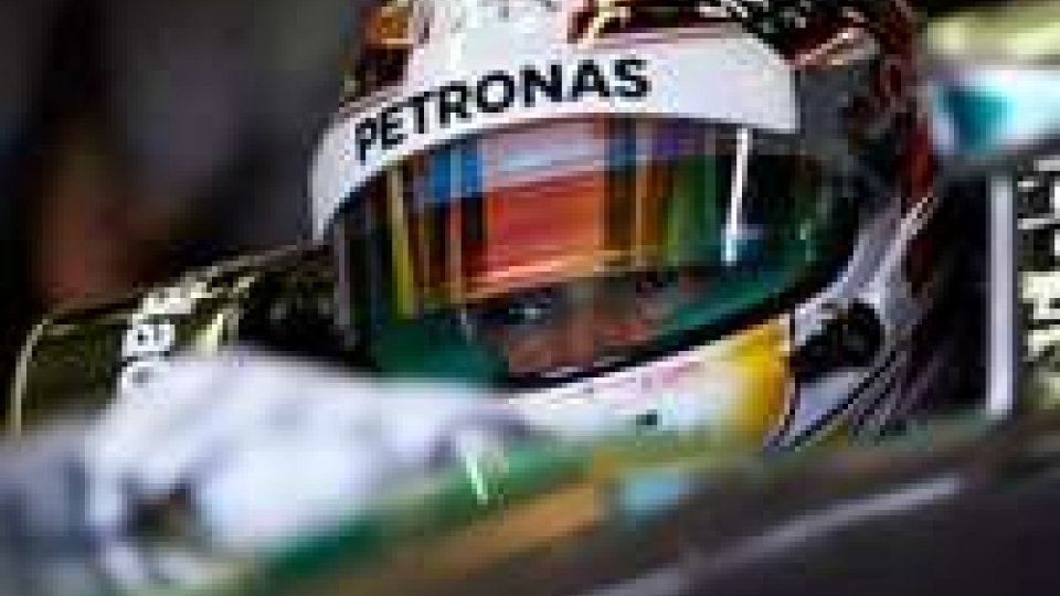 F1: pole di Hamilton a Sepang