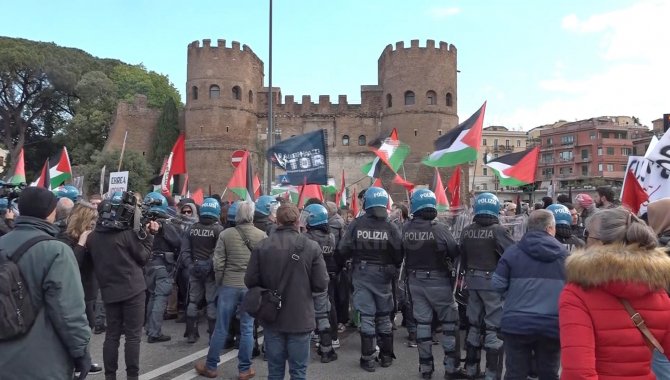 25 aprile: corteo pro Palestina a Roma, disordini a Porta San Paolo