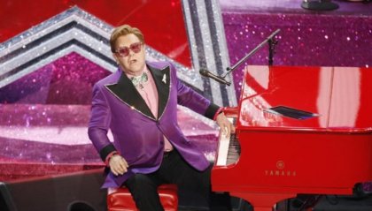 Elton John interrompe il concerto