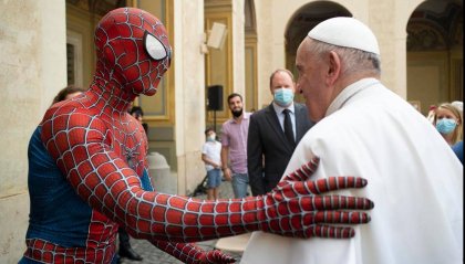 Spiderman in udienza da Papa Francesco