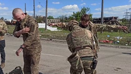 Ucraina: ipotesi scambio di prigionieri, soldati Azov per oligarca filorusso Medvedchuck