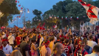 Scudetto Milan: in 50mila nella notte rossonera, a Rimini tifosi in piazzale Fellini
