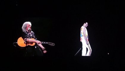 Brian May duetta ancora con Freddie e si commuove