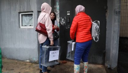Ucraina: primo giorno di “referendum” di annessione nelle regioni occupate. Alta tensione e voto porta a porta