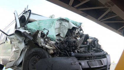 Incidente A14: furgone tampona tir, guidatore salvo per miracolo [fotogallery]