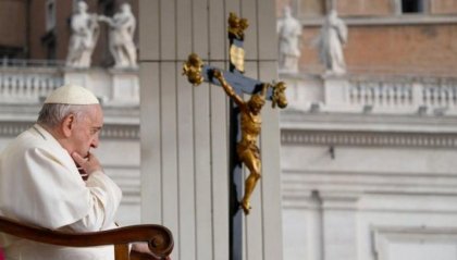 Papa: 'omosessualità non è crimine, alcuni vescovi sbagliano'