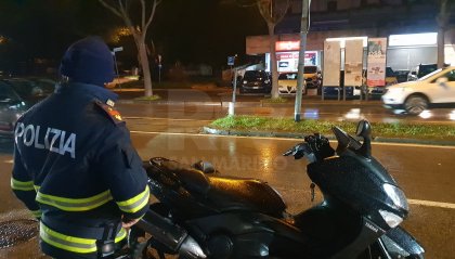 Rimini: scontro scooter-auto, senza gravi conseguenze per il centauro