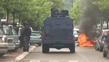 Kosovo: violenti scontri nel nord a maggioranza serba dopo l'intervento della polizia di Pristina