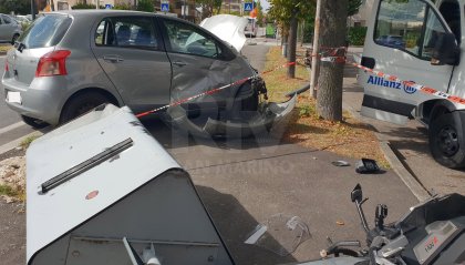 Rimini: auto impazzita, abbatte sbarra, attraversa la strada e centra motociclista e autovelox [fotogallery]