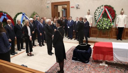 Napolitano: aperta la camera ardente al Senato alla presenza di Mattarella