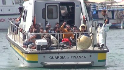 Migranti, la Germania replica alle accuse di Crosetto: "Salvare persone in mare è un dovere"