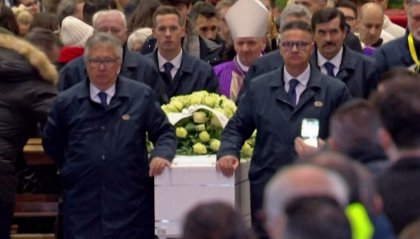 Giulia Cecchettin: grande commozione ai funerali, 10mila i presenti
