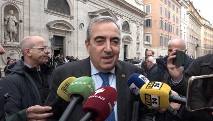 Forza Italia in congresso, Gasparri: "Tutti vogliono salvare il mondo, io invece lavo i piatti"
