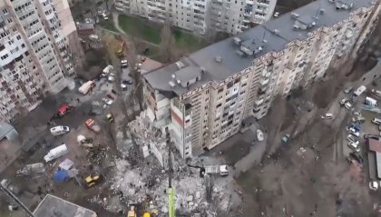 Ucraina: giorni cruciali nel Donbass dopo la caduta di Avdiivka. Drone russo a Odessa provoca 5 morti