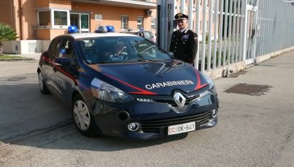 Rimini: minaccia genitori col coltello per farsi intestare appartamento