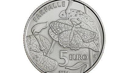 Divisionali 2024, la serie da 8 monete nella confezione dedicata allo Stemma di San Marino, quella da 9 sarà arricchita dalla moneta dedicata alle Farfalle